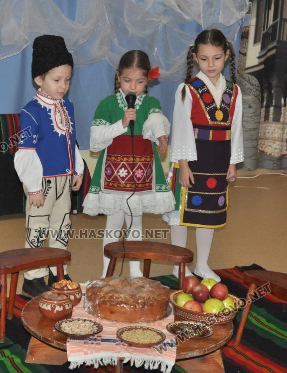 Фестивал „Коледарче“ се проведе за първи път в градина „Слънце“