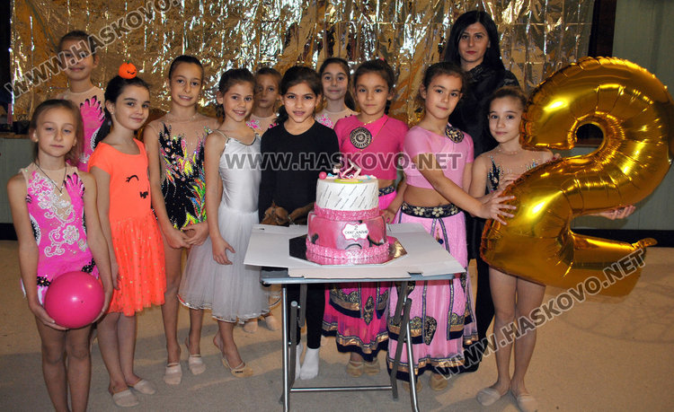 Гимнастичките на „Калия“ празнуваха рожден ден и Коледа