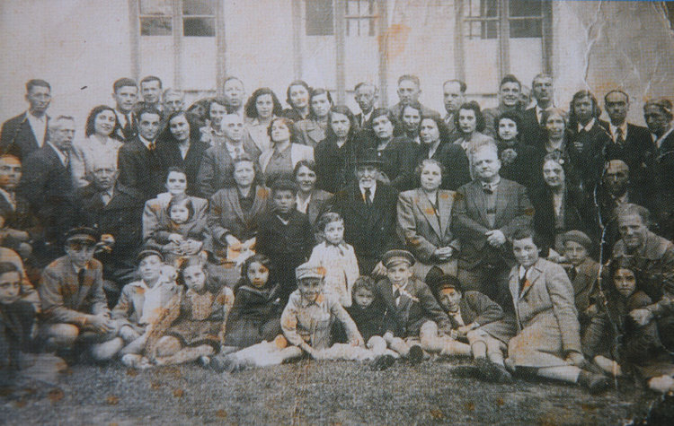 Сефарадски коктейл.Еврейската общност в Кърджали