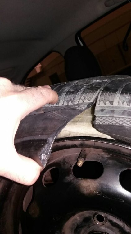 Задържаха сърбин с 10 кг. хероин в резервната гума 