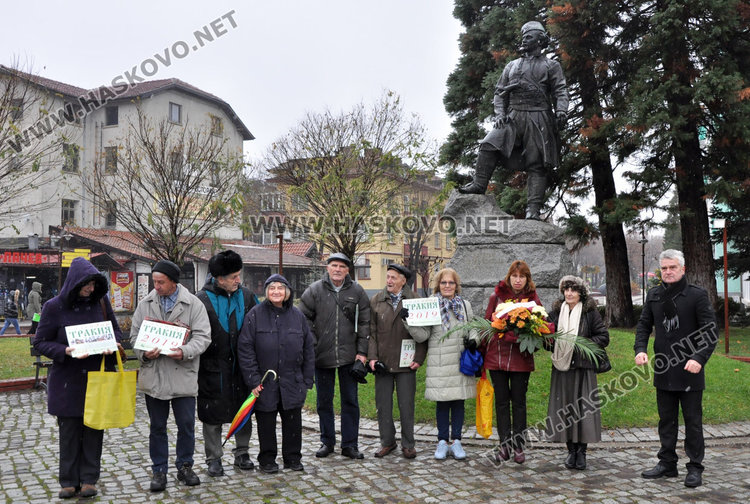 С поклон пред паметника на Капитан Петко тракийци отбелязаха 174 години от рождението му 