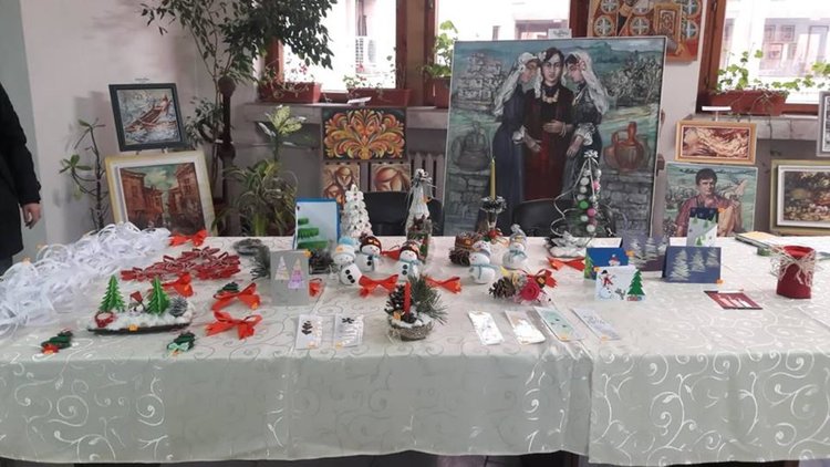 С атрактивен базар учениците от ПГСС събраха средства за болни деца