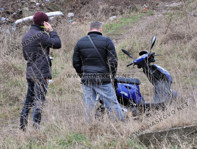 Зарязаха откраднат скутер в нива край Икономиката