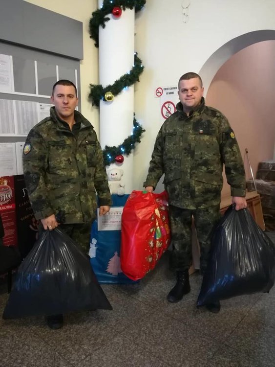 Третокласници от Кърджали дариха играчки за хасковски деца