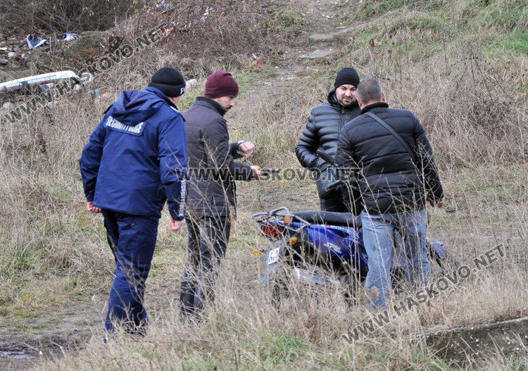 Зарязаха откраднат скутер в нива край Икономиката