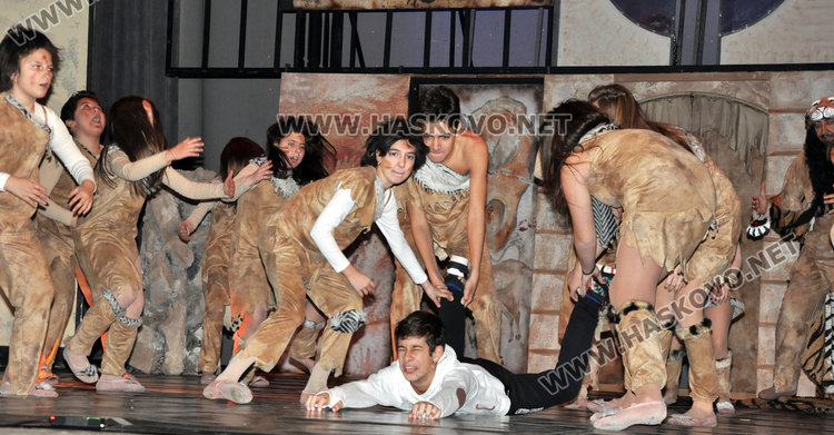 Децата на Хасково пътуваха в "Машина на времето" на Старозагорската опера