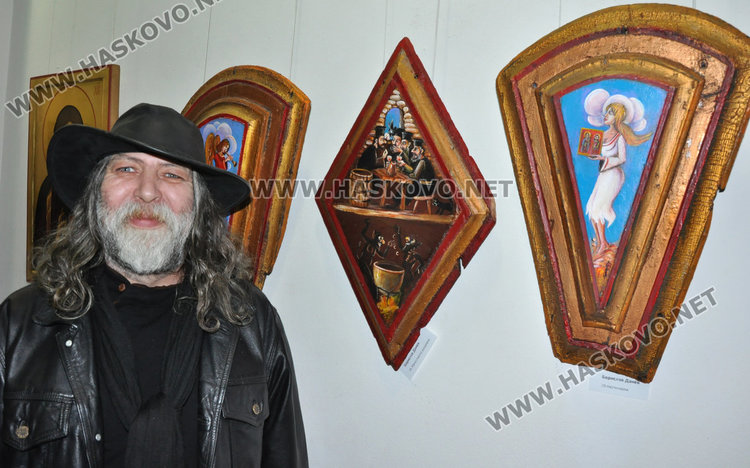 Хасковските художници с коледна изложба, кметът им обеща пленер 