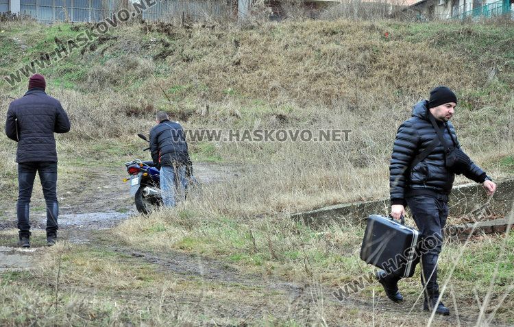 Зарязаха откраднат скутер в нива край Икономиката