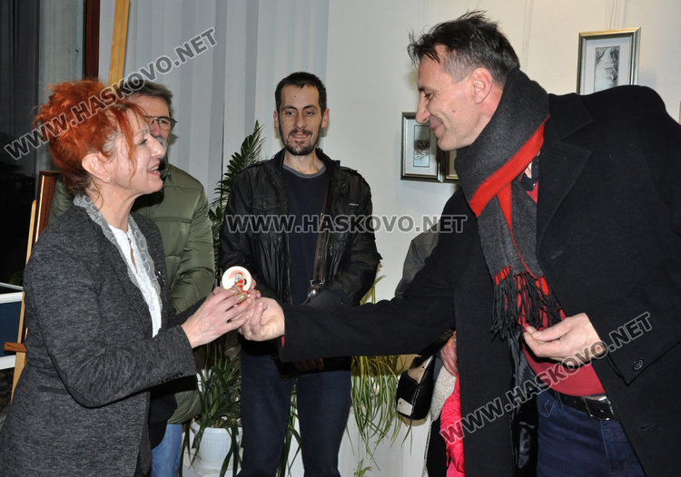 Хасковските художници с коледна изложба, кметът им обеща пленер 