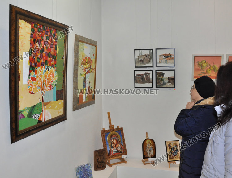 Хасковските художници с коледна изложба, кметът им обеща пленер 