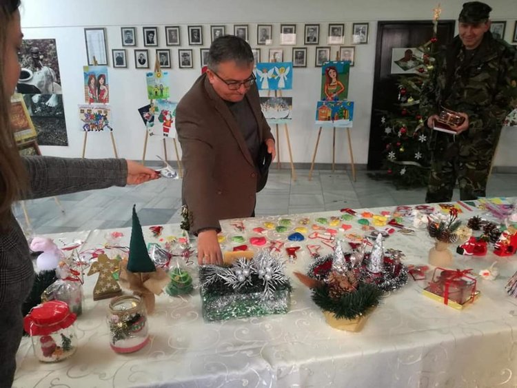 С атрактивен базар учениците от ПГСС събраха средства за болни деца