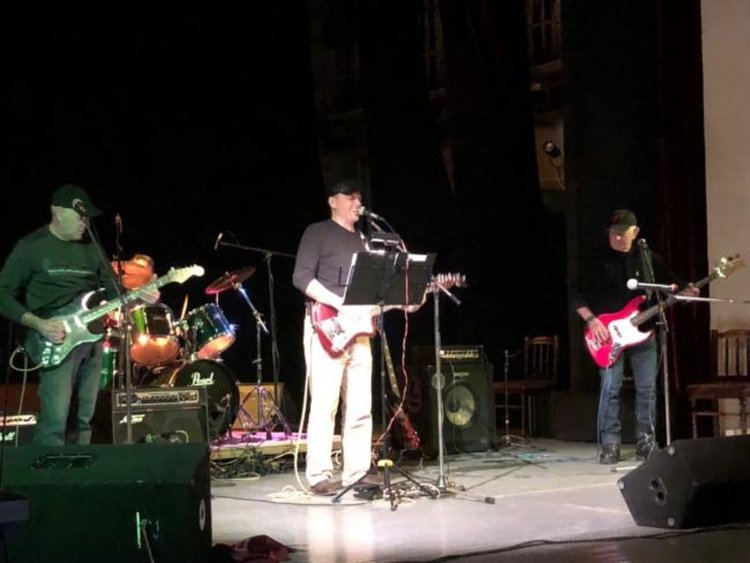 Две поколения музиканти участваха в концерта „Рок Коледа”