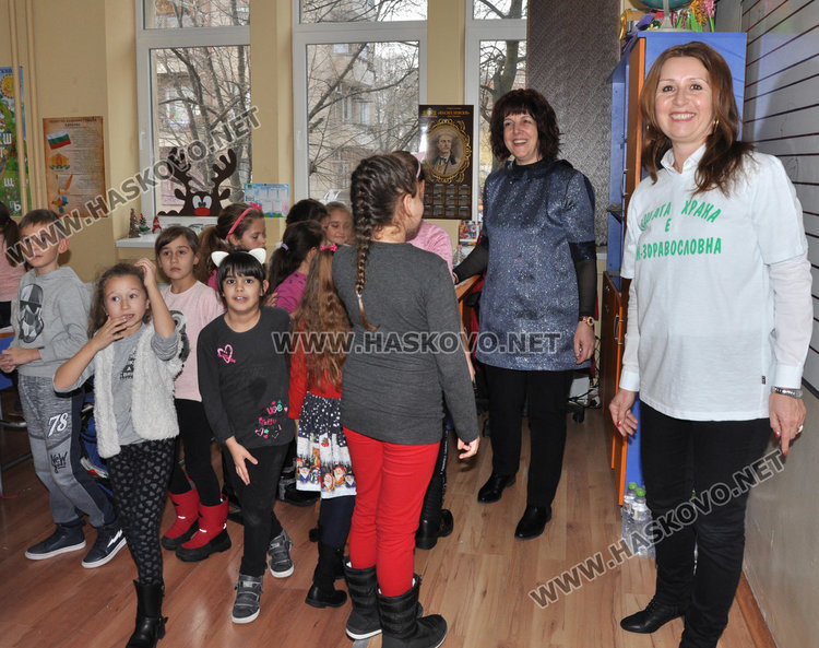 В училище “Васил Левски” замесиха обредни хлябове