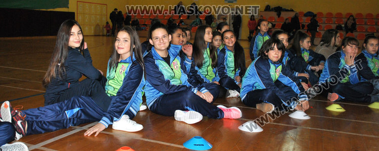 Хандбалистите с награда от кмета за високи резултати и купон за Коледа