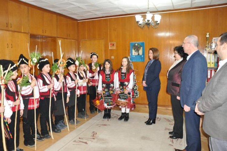 На Игнажден коледари от ОУ „Св. Св. Кирил и Методий” гостуваха в община Кърджали