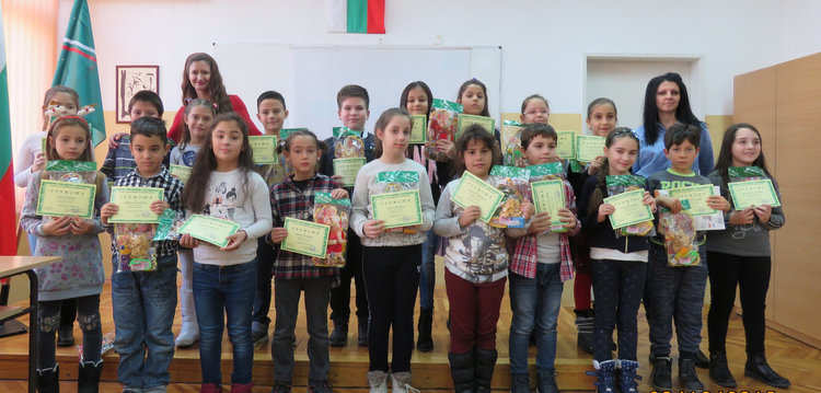 Конкурс за коледна рисунка и апликация организираха в ОУ "Алеко Константинов"