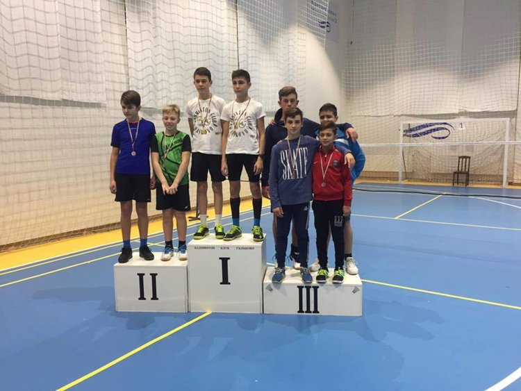 8 медала за бадминтонистите ни през първия ден от съзтезанията в Гълъбово