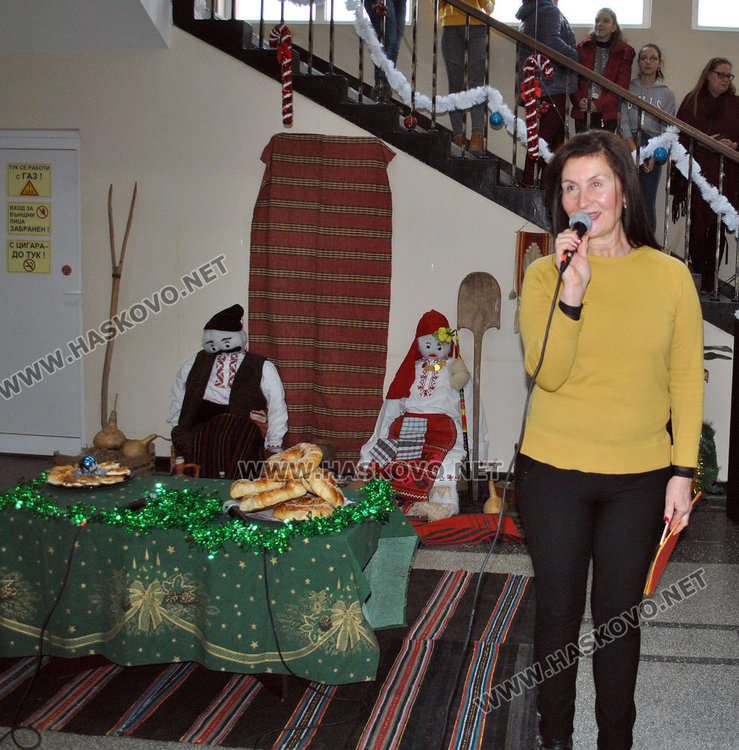 Коледуване и награди за изявени ученици в ПМГ, пристигна и робот