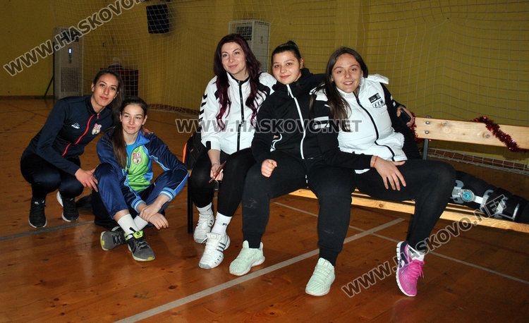 Хандбалистите с награда от кмета за високи резултати и купон за Коледа