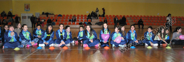 Хандбалистите с награда от кмета за високи резултати и купон за Коледа