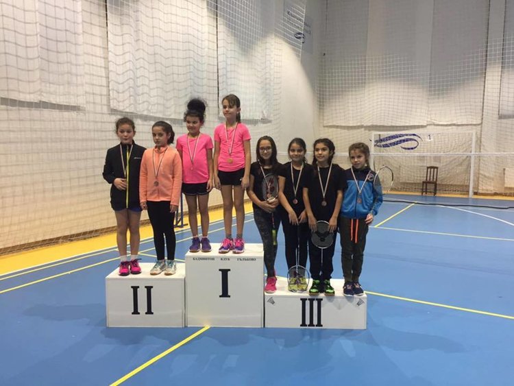 8 медала за бадминтонистите ни през първия ден от съзтезанията в Гълъбово