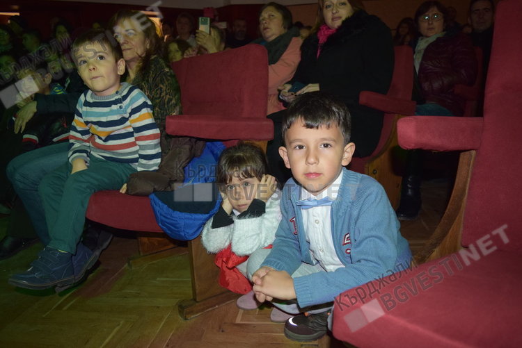 Откриха с концерт обновеният ОДК, Ротари клуб и Община Кърджали осигуриха средствата