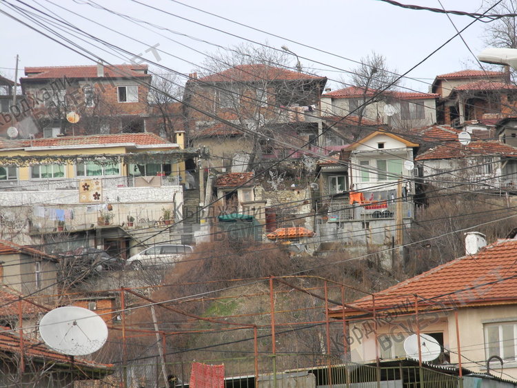 3 от децата на майката убийца отиват при баба си по бащина линия