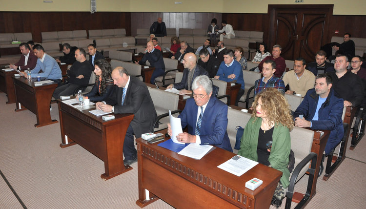 Ремонтират залата на стадион “Младост” по “Красива България”