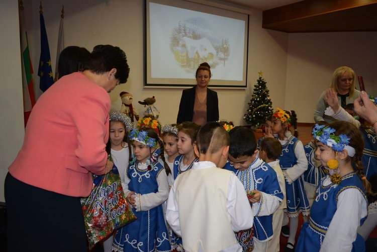 Кметицата на Харманли посрещна коледари