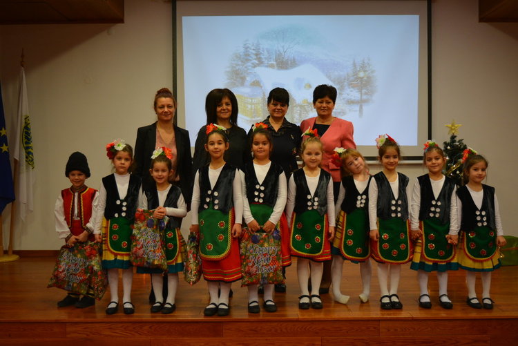 Кметицата на Харманли посрещна коледари