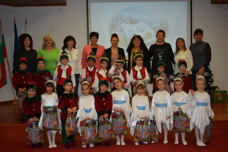 Кметицата на Харманли посрещна коледари