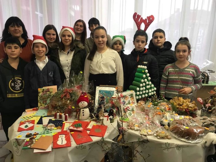 Златаровци дариха над 3000 лева от коледни инициативи и стоплиха много сърца