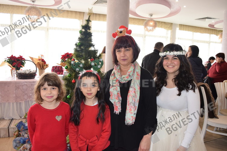 Дядо Коледа зарадва с подаръци 170 деца в неравностойно положение на весел бал в Кърджали