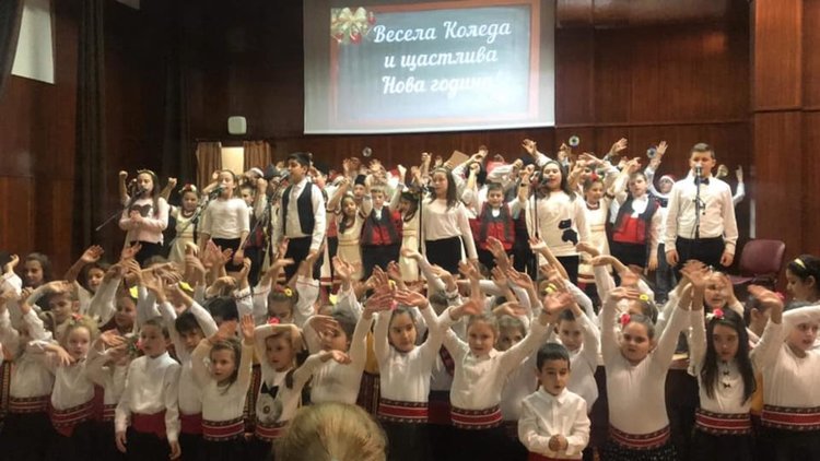 Златаровци дариха над 3000 лева от коледни инициативи и стоплиха много сърца