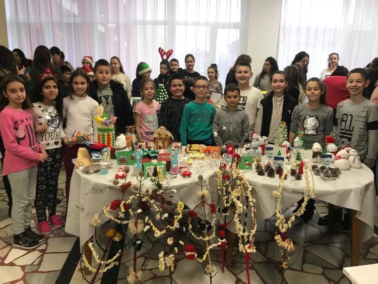 Златаровци дариха над 3000 лева от коледни инициативи и стоплиха много сърца