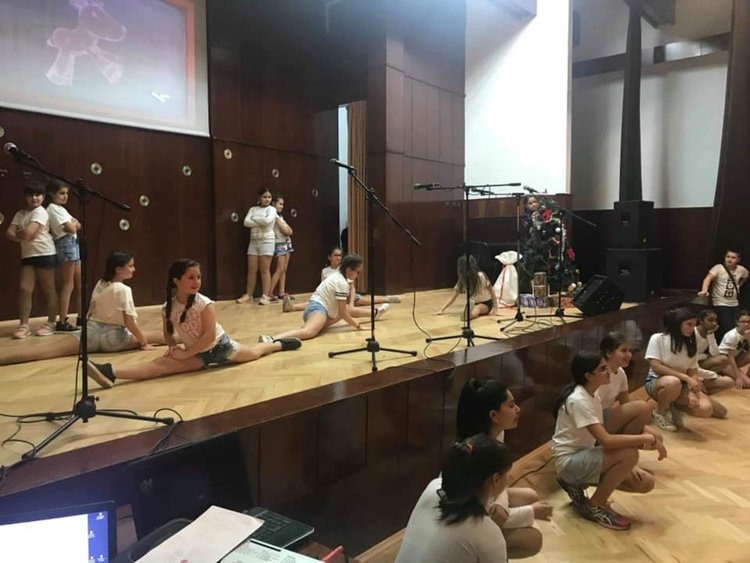 Златаровци дариха над 3000 лева от коледни инициативи и стоплиха много сърца