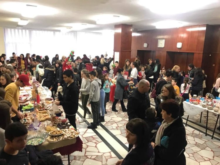 Златаровци дариха над 3000 лева от коледни инициативи и стоплиха много сърца