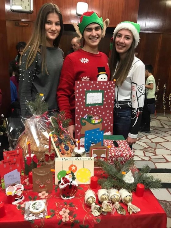 Златаровци дариха над 3000 лева от коледни инициативи и стоплиха много сърца