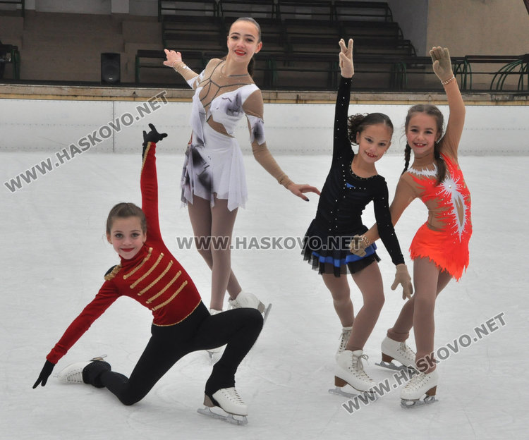 Фигуристи от „Денкова – Стависки” с шоу на ледената пързалка в Хасково