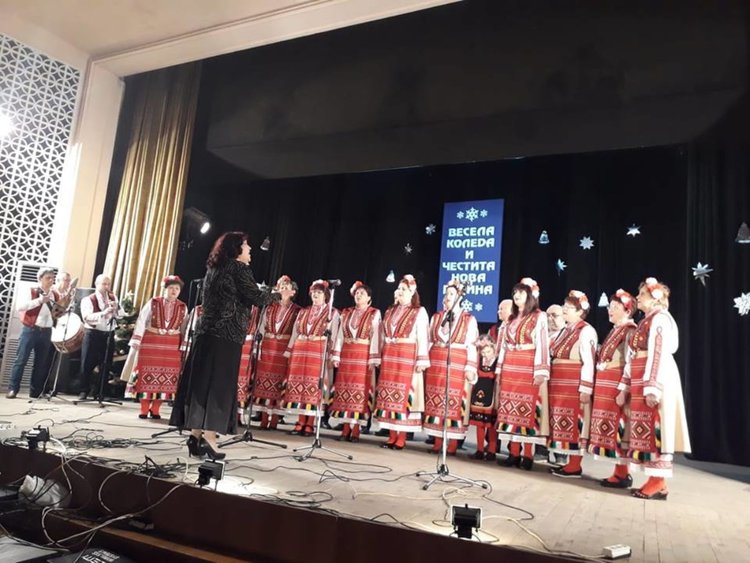 Магията на Коледа претвориха певци и танцьори в концерта „Коледа е благослов”