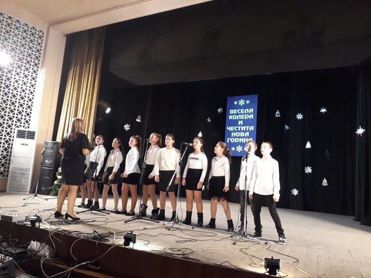 Магията на Коледа претвориха певци и танцьори в концерта „Коледа е благослов”