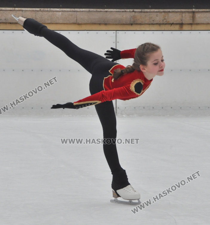 Фигуристи от „Денкова – Стависки” с шоу на ледената пързалка в Хасково
