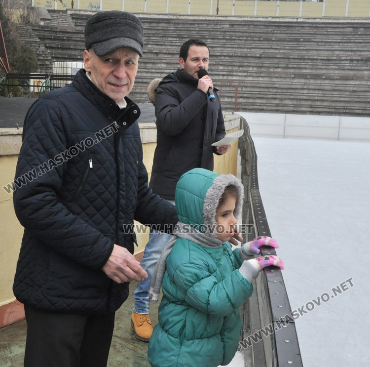 Фигуристи от „Денкова – Стависки” с шоу на ледената пързалка в Хасково