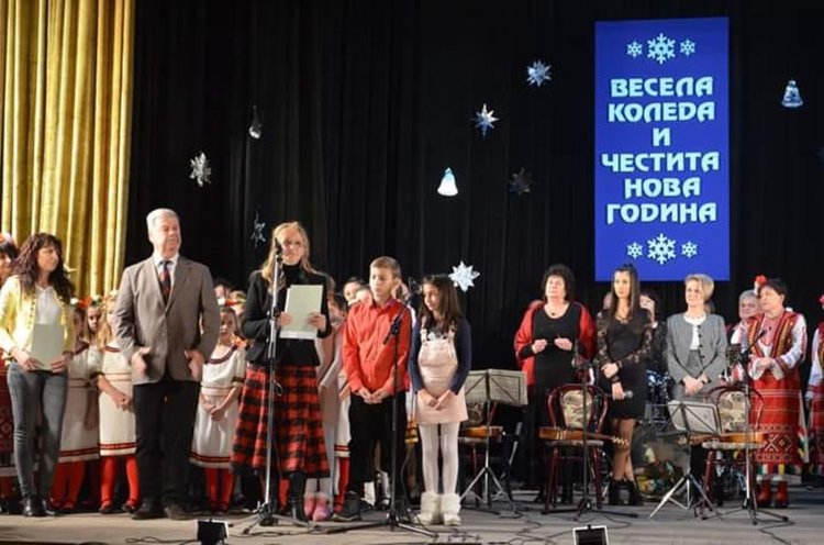 Магията на Коледа претвориха певци и танцьори в концерта „Коледа е благослов”