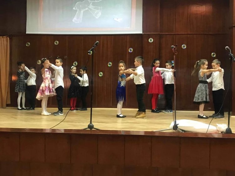 Златаровци дариха над 3000 лева от коледни инициативи и стоплиха много сърца