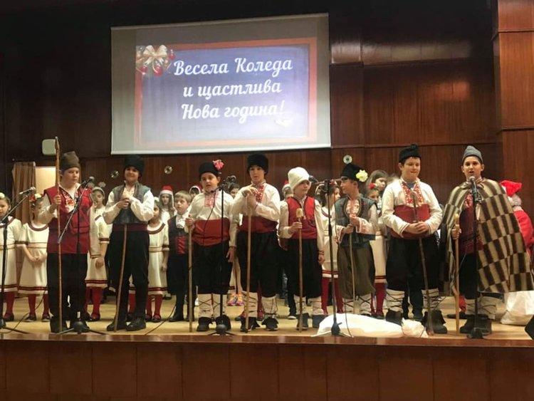 Златаровци дариха над 3000 лева от коледни инициативи и стоплиха много сърца