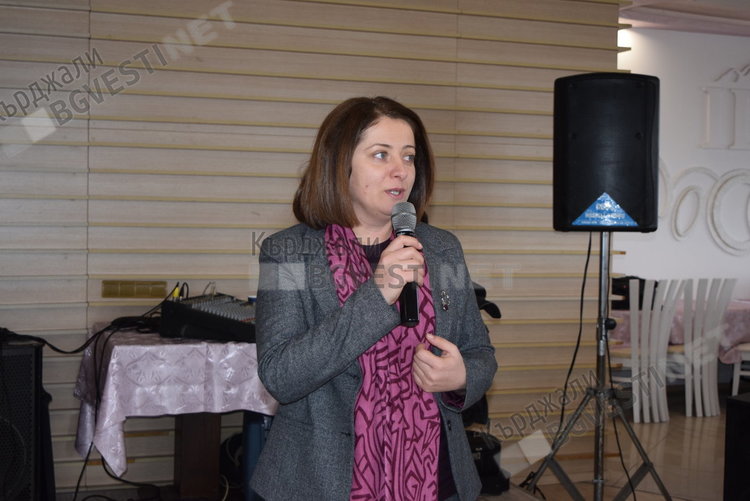 Дядо Коледа зарадва с подаръци 170 деца в неравностойно положение на весел бал в Кърджали