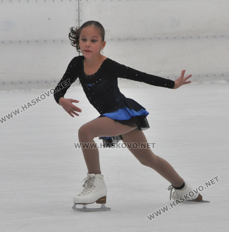 Фигуристи от „Денкова – Стависки” с шоу на ледената пързалка в Хасково