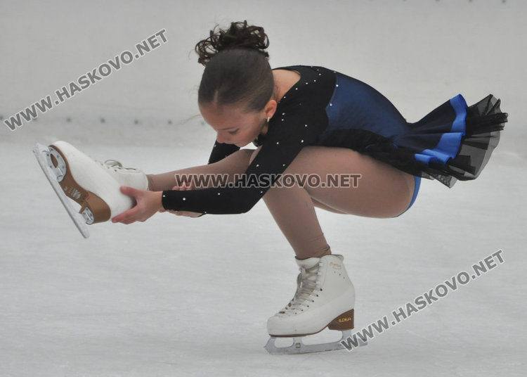 Фигуристи от „Денкова – Стависки” с шоу на ледената пързалка в Хасково