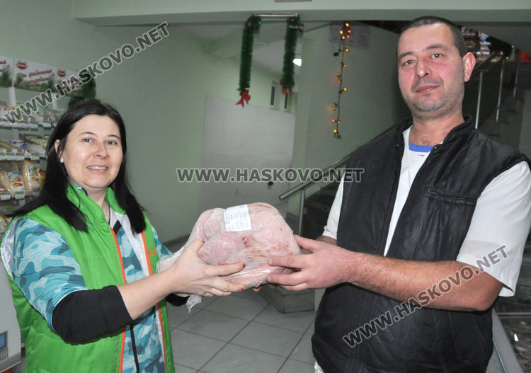 Пуйките за Коледа най-търсени на животинския пазар в Хасково днес 